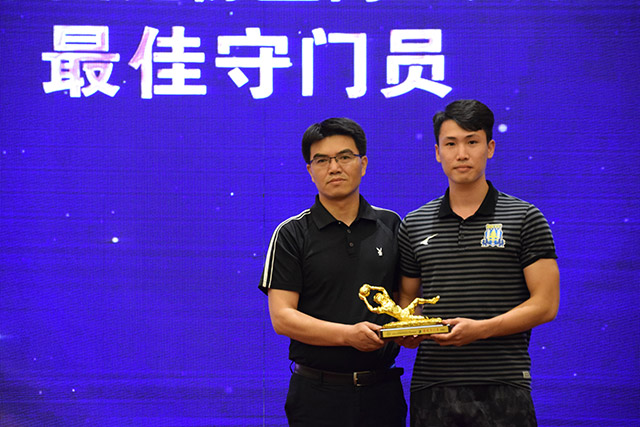 一波九连胜，淘汰郑钦文的“黑马”闯入法网决赛创造历史，曾患抑郁症，不得不远离赛场